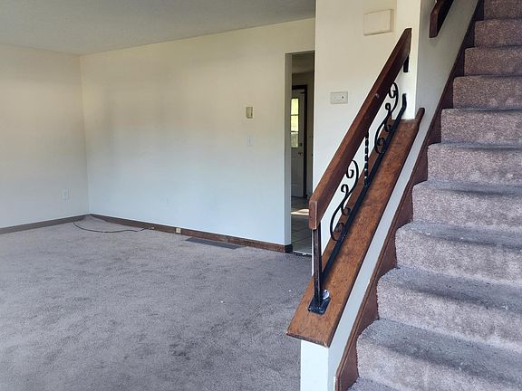 3rd image of 6 William Morrison Dr