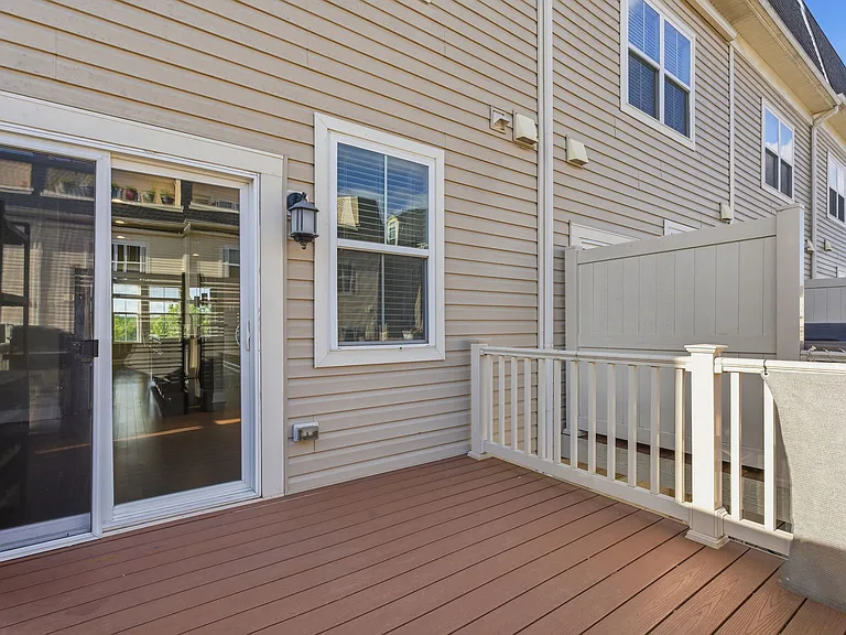 2nd-floor porch