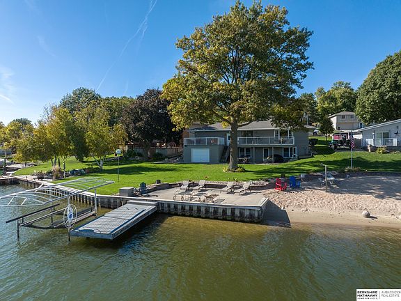 2nd image of 934 Beaver Lake Blvd