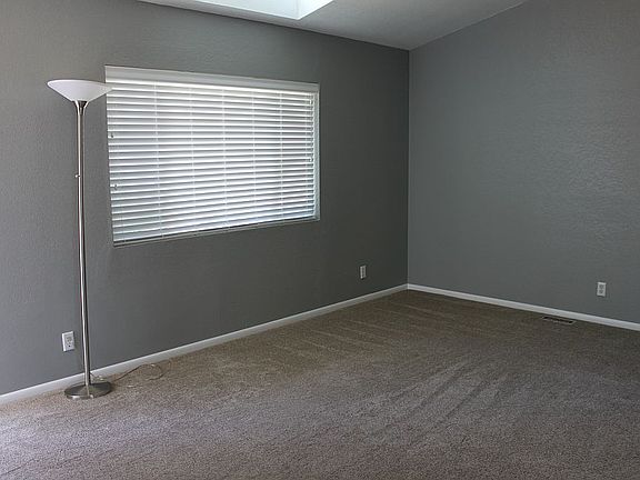 3rd image of 77 E Vista Ave