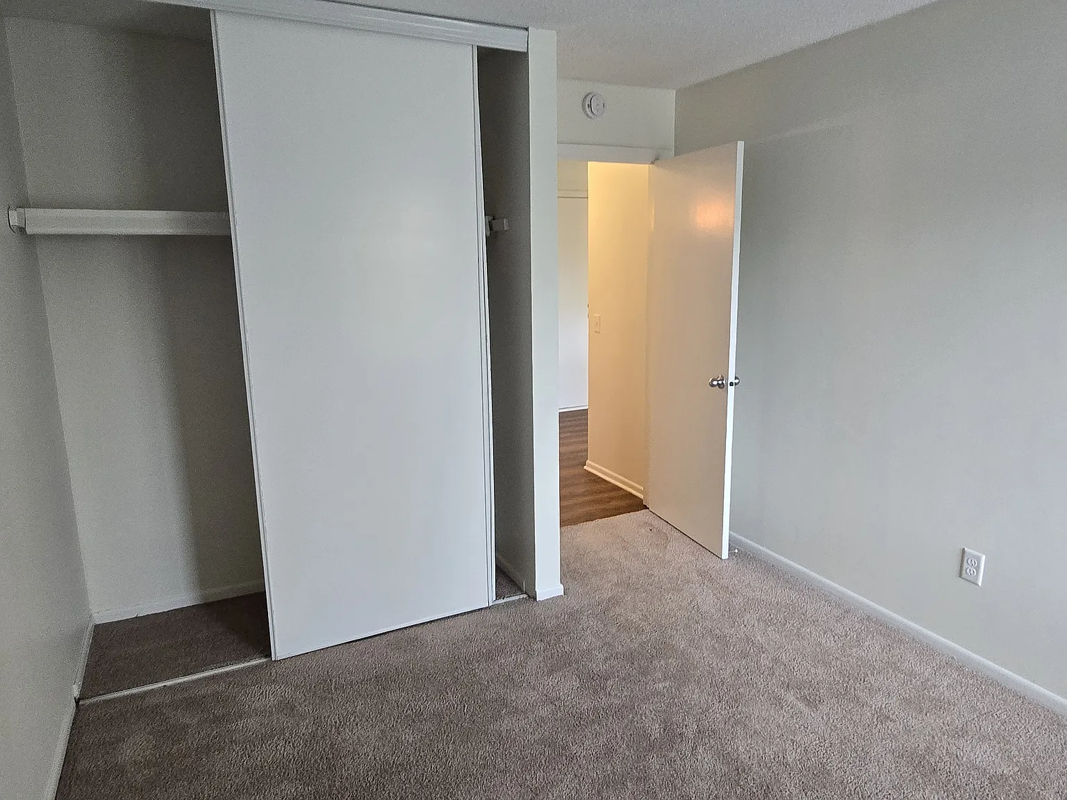 1 bed, 800 sqft, $1,145 — Photo 4