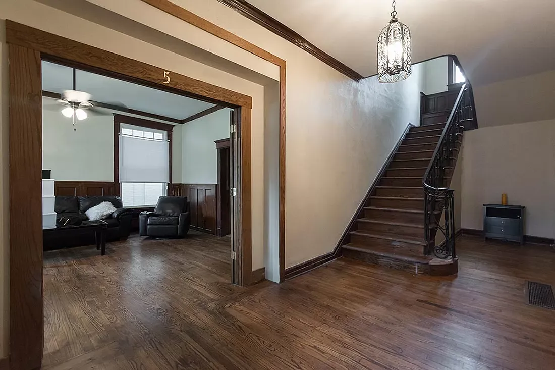 Stone Mansion — Photo 2