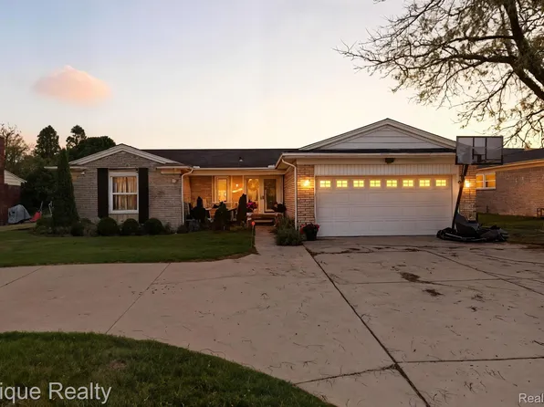 22300 Ivanhoe Ln, Southfield, MI 48034