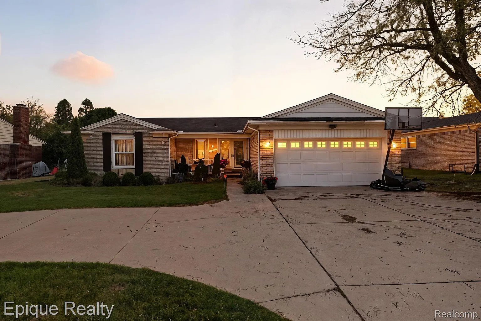22300 Ivanhoe Ln photo 1
