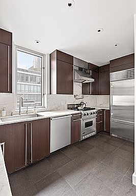 5th image of 146 W 22nd St APT 11