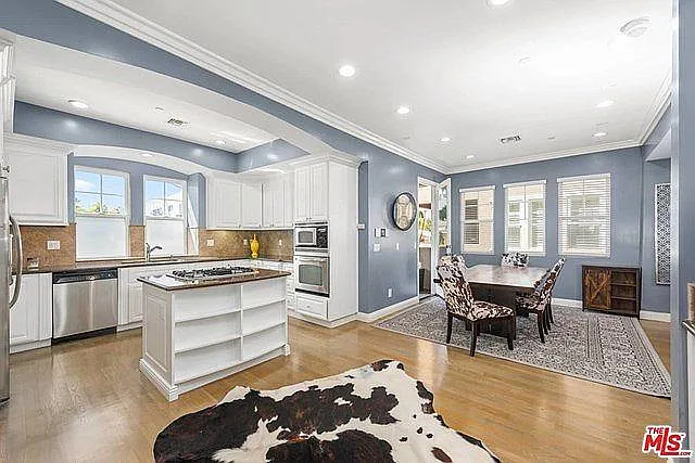 3976 Tilden Ave — Photo 8