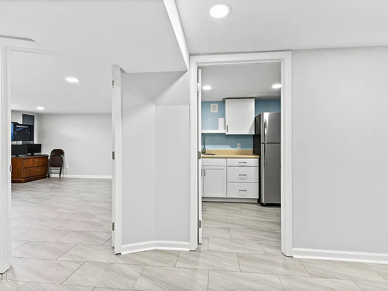 630 Broad St #2 — Photo 12