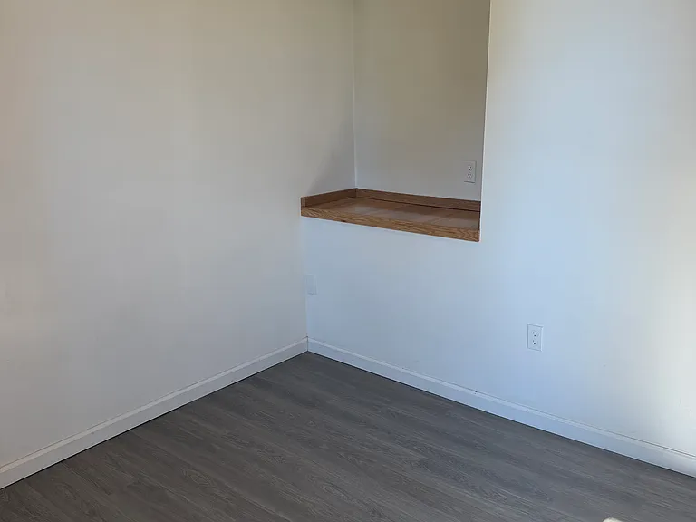2402 Floral Hill Dr — Photo 8