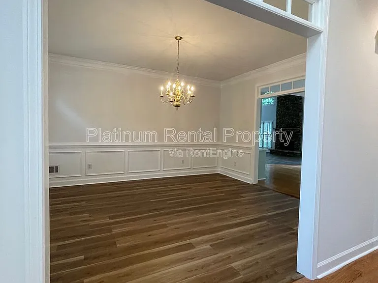 870 Ingleside Dr — Photo 9