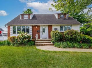3748 Hunt Rd, Wantagh, NY 11793