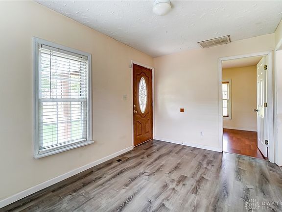 4th image of 1317 Willowdale Ave