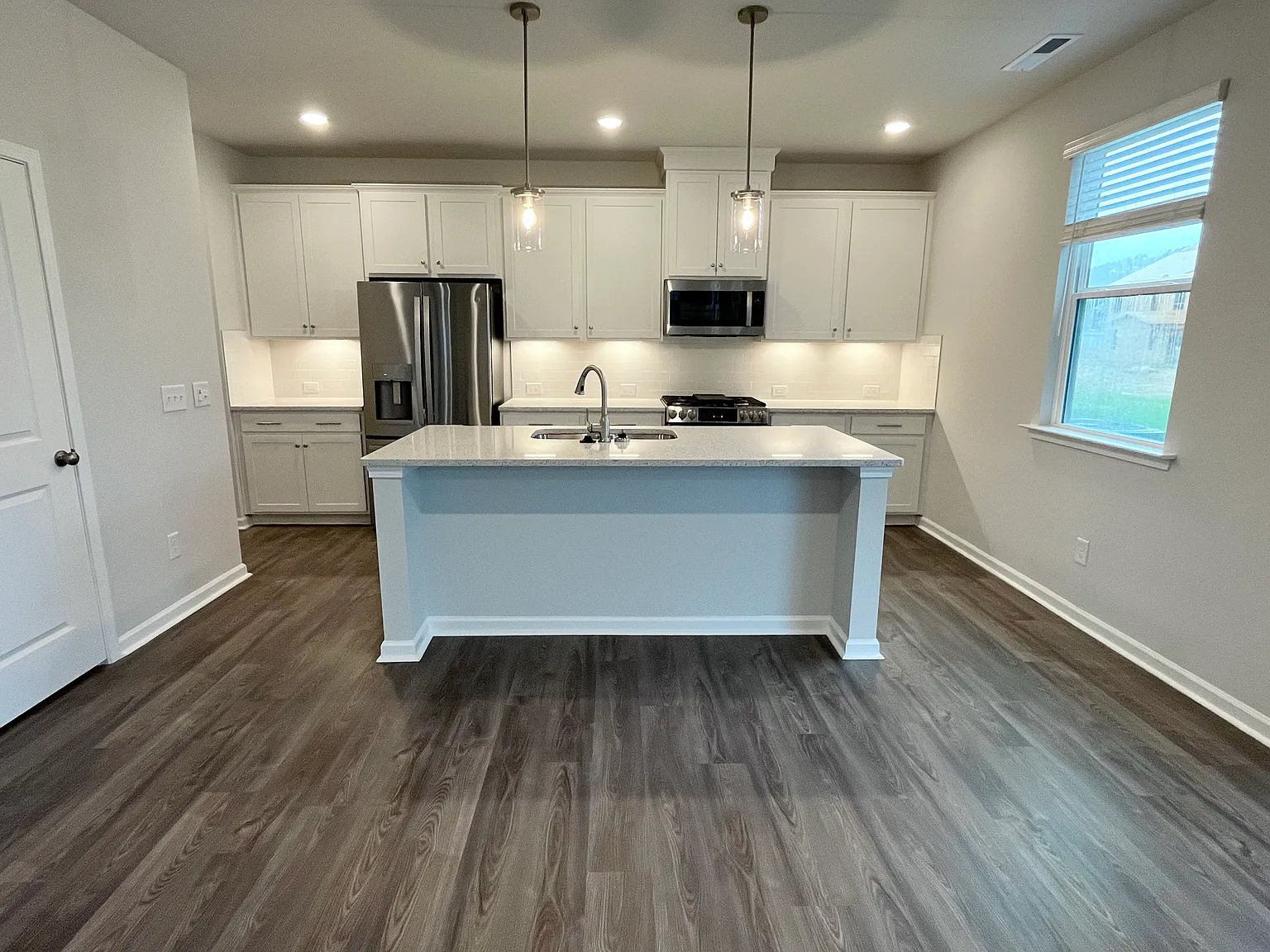 4 bed, 2455 sqft, $2,600 — Photo 4