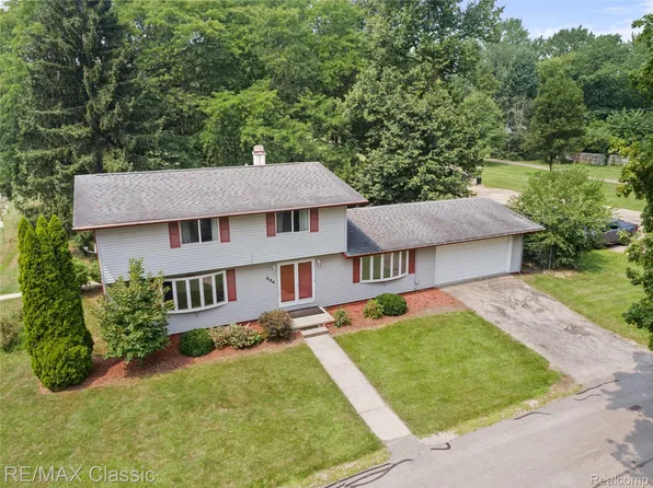 594 Maple Vista St, Imlay City, MI 48444