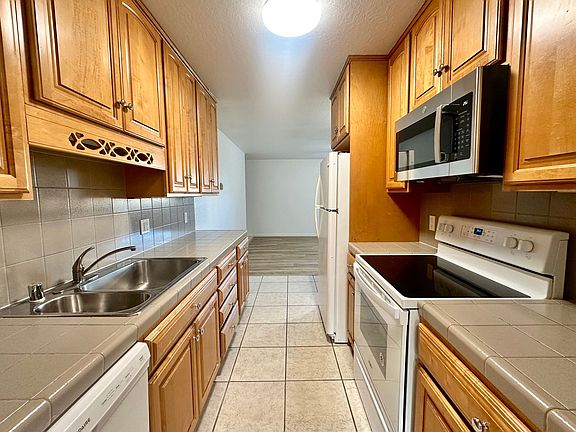 3rd image of 1010 W Iowa Ave #4