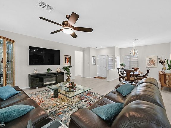 3rd image of 2557 Leighton Ave
