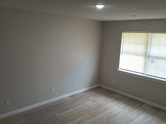 4th image of 1605 Albert Ln #B