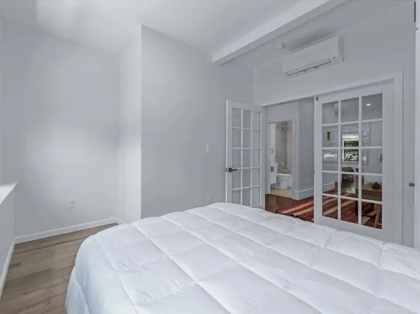 1324 Eastern Parkway image 19 of 37