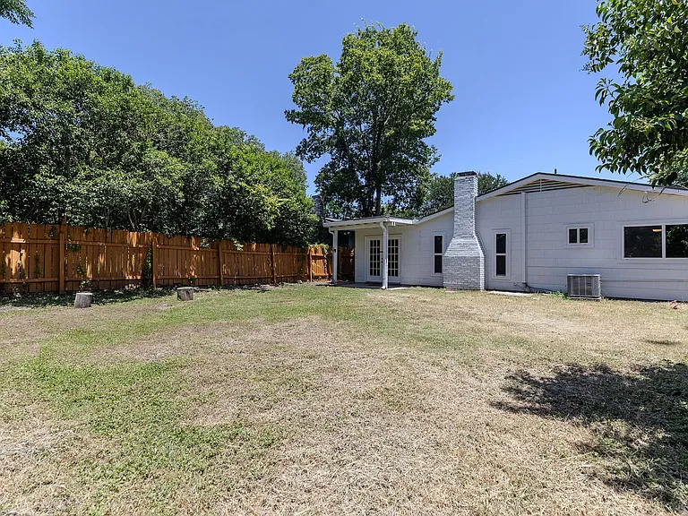 501 Arbor Ln — Photo 28