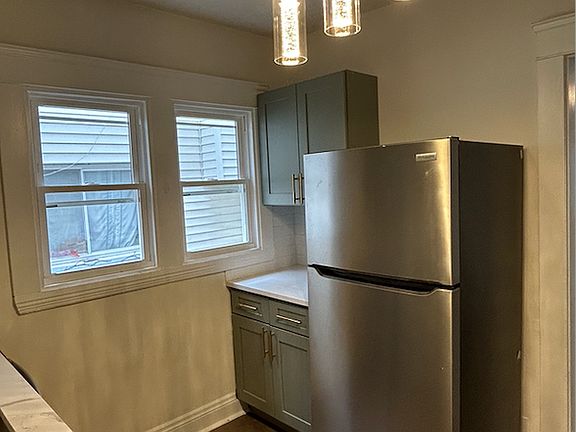 4th image of 1328 W 110th St #A