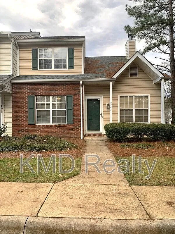 3 bed, 2.0 bath, 1360 sqft, $1,595 — Photo 1