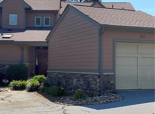 221 Hidden Shores Ln, West Union, SC 29696