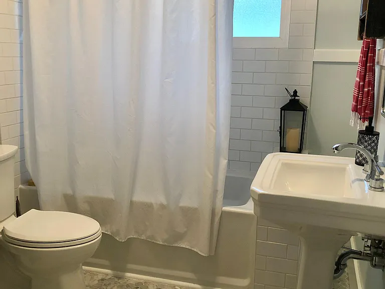 820 S Anderson St — Photo 8