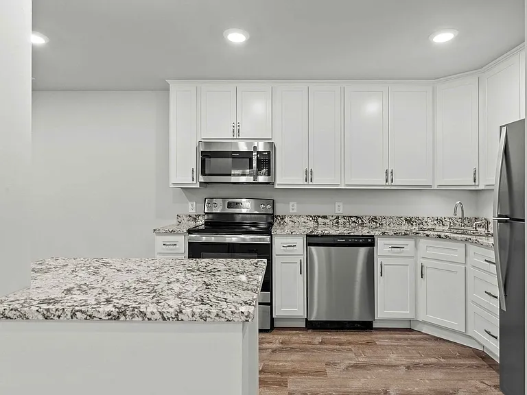 Sherman Square Apartments — Photo 59