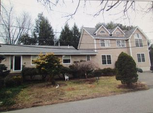 2 Virginia Ave, Woburn, MA 01801