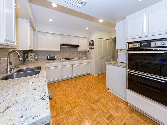 3rd image of 5339 Lindley Ave Unit 208