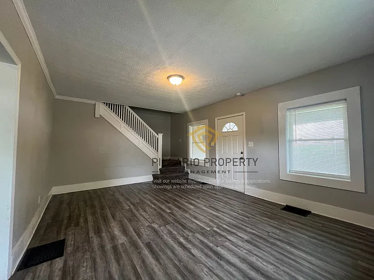 619 N Sherman Dr — Photo 12