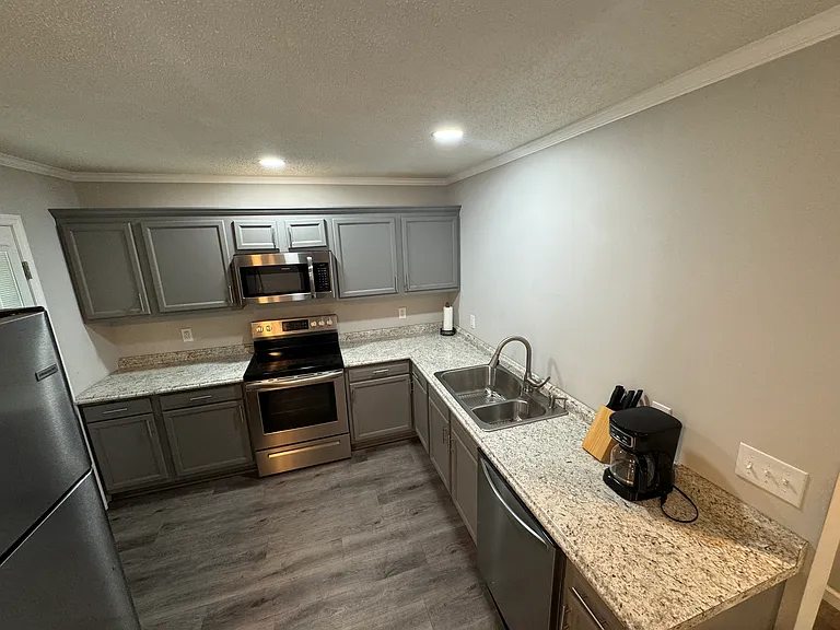 2820 Louise Dr — Photo 5