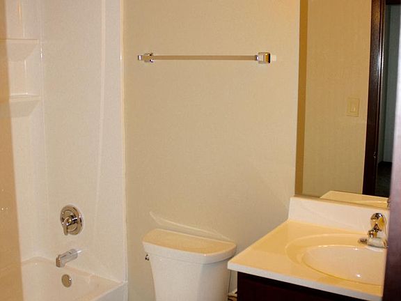 5th image of 218 W Sonny Ln APT 1B