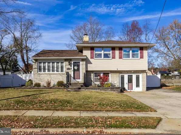 52 Enders Dr, Barrington, NJ 08007