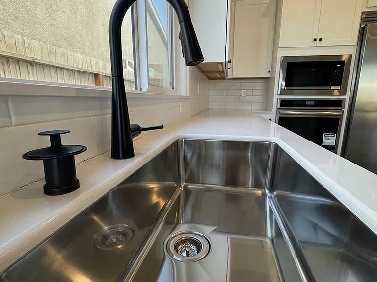 525 E Riverway Ave — Photo 13