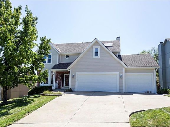 Check out the beautiful, high quality, all new Hardie board siding! Additionally new soffits, facias & gutters (2017)