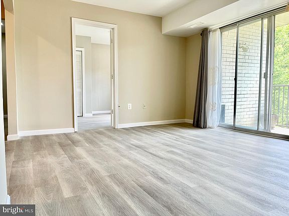 3rd image of 870 College Pkwy #30