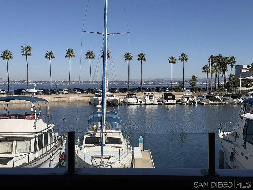 2 bed, 2.5 bath, 1471 sqft, $6,000 — Photo 3