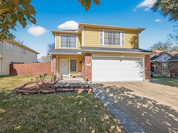 2nd image of 2202 Falling Oaks Rd