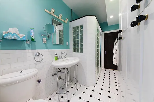Sold by R New York | media 6