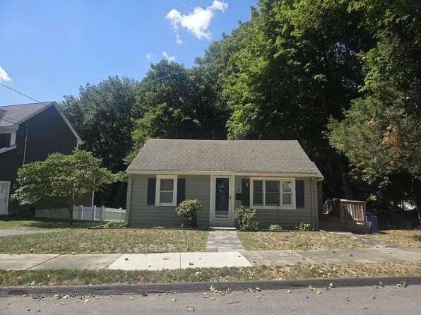 19 Penny Ln, Stoneham, MA 02180