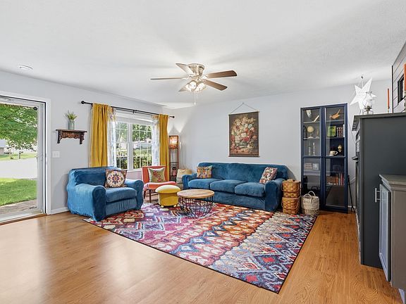 3rd image of 1204 W Woodhill Dr
