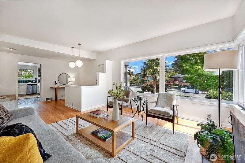 4th image of 4123 55th Avenue SW