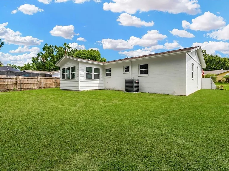 513 Falkirk Ave — Photo 6