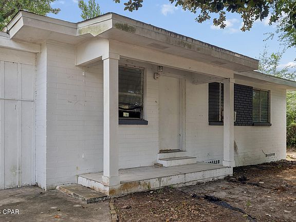 2nd image of 2208 Edgewood Dr