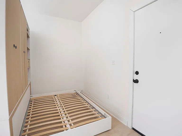 8th Street Studios Near Downtown Los Angeles Move-In Special — Photo 40