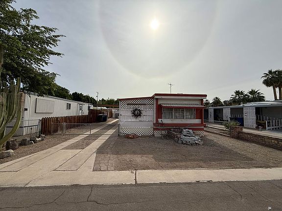 3rd image of 1039 S Myrtle Ave