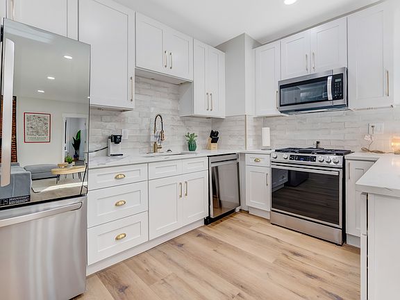 3rd image of 2495 Scranton Rd APT 4