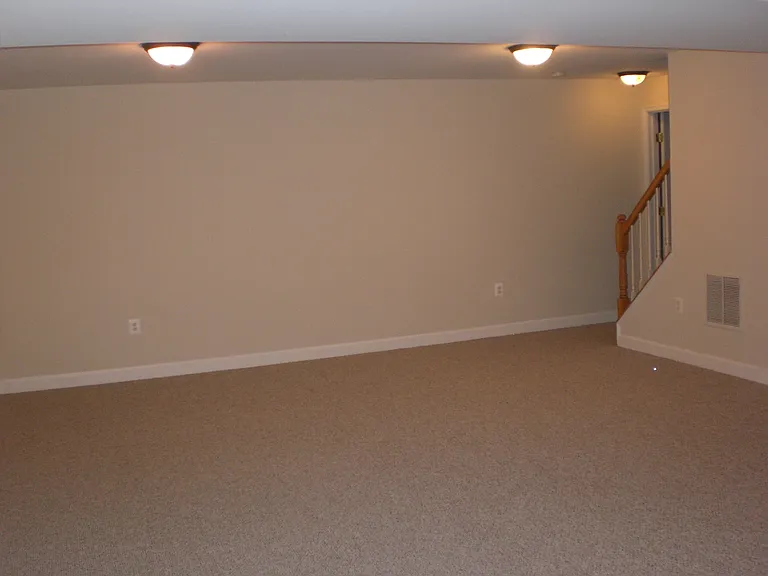 607 N Illinois St — Photo 14