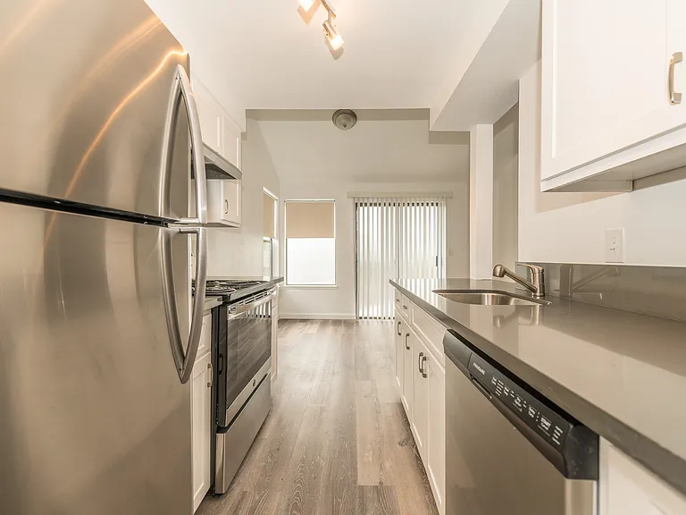 Hallwood Apartments — Photo 15