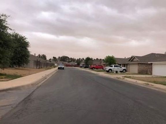 Exterior Neighborhood (street photo)